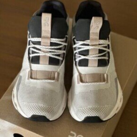 On Running Women's White and Black Running Shoes - Picture 5 of 5